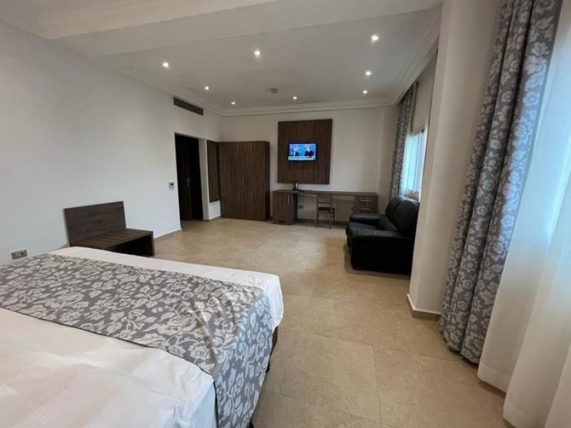Luxury Economic Room