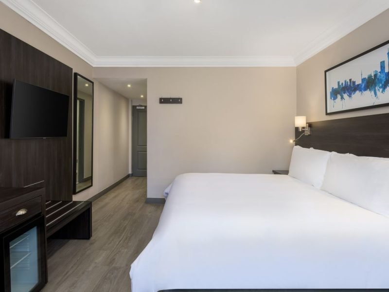 Guest Room, 1 King, Limited view