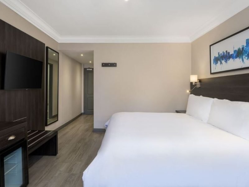 Guest Room, 1 King, Garden view
