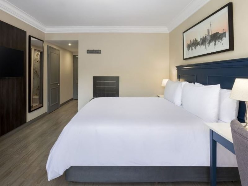 Guest Room, 1 King, Garden View, Balcony